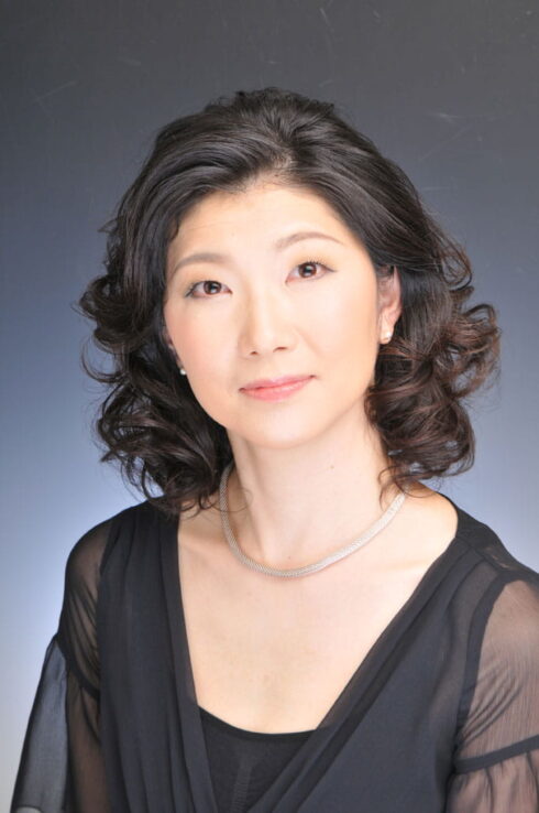 Porträt-Foto von Yuka Imamine, Professorin für Klavier in München und internationale Konzertpianistin.